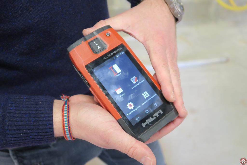 Hilti Laser mètre PD-E de 656 pi avec (2) AAA batteries, une dragonne et une pochette | Home Depot Canada